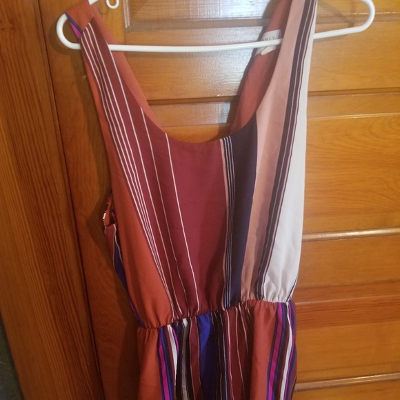 Everly Rust Striped Romper. Size Large. - Picture 3 of 5